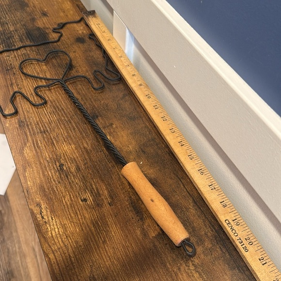 Vintage Primitive Twisted Wire Rug Beater Rare Cow Figure and Heart - Picture 9 of 10